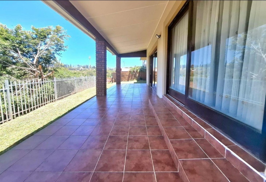 5 Bedroom Property for Sale in Baysville Eastern Cape